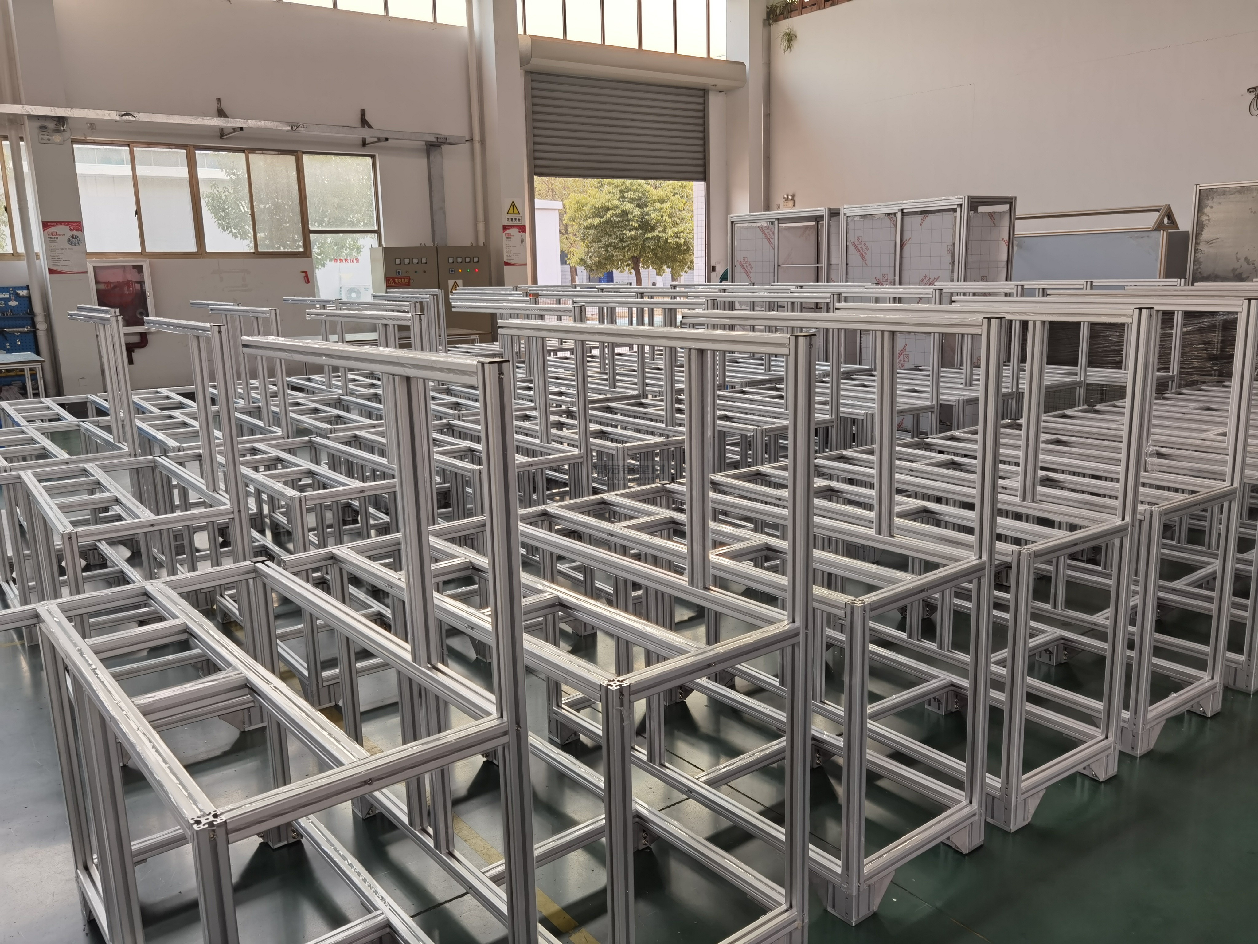 新能源設備領域工業鋁型材應用分析：高純度鋁材集成定制技術方案
