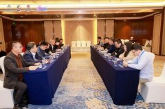 中國乒乓球隊以8比0的絕對劣勢零地亞隊